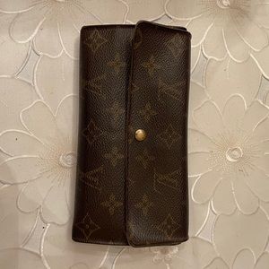 Louis Vuitton Wallet with Coin Zip Pocket